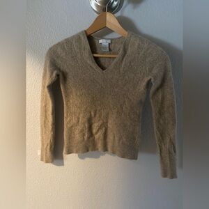 100% Cashmere 2ply V-Neck Capsule Piece Medium Sweater